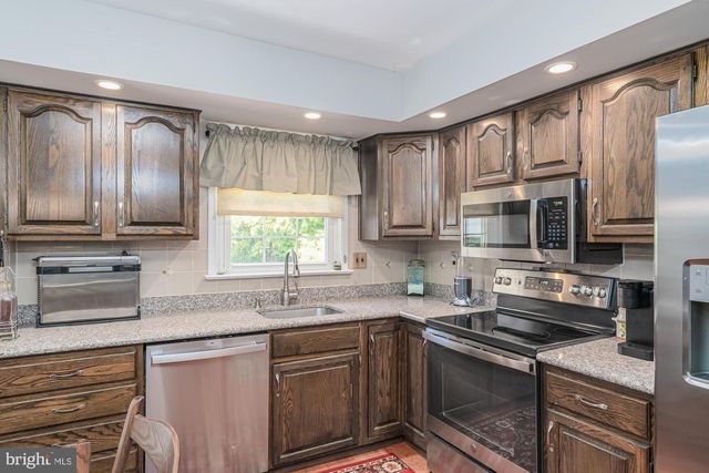 225 BUTTONWOOD DR, Feasterville Trevose, PA 19053