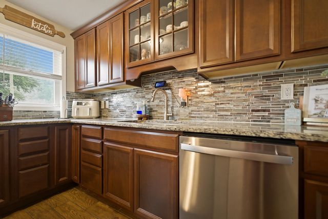 670 Newport Road, Valparaiso, IN 46385