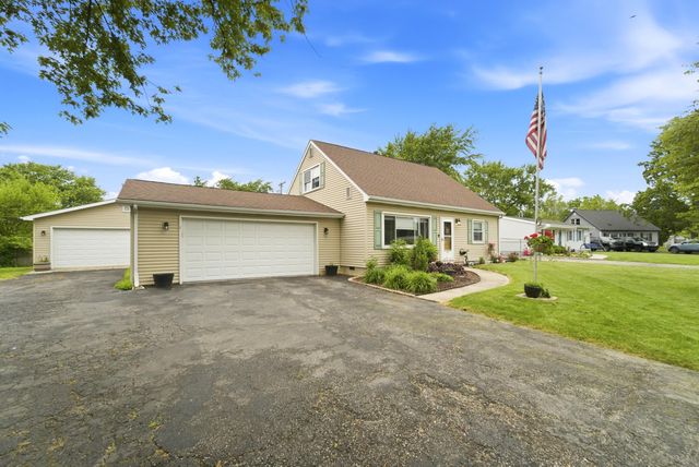 670 Newport Road, Valparaiso, IN 46385