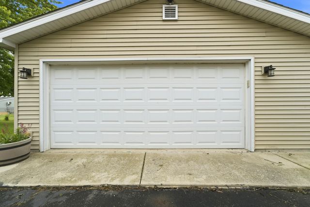 670 Newport Road, Valparaiso, IN 46385