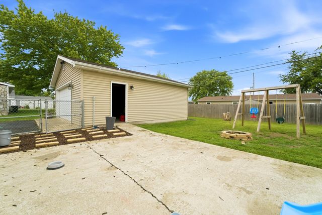 670 Newport Road, Valparaiso, IN 46385