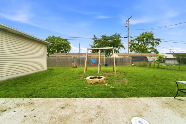 670 Newport Road, Valparaiso, IN 46385