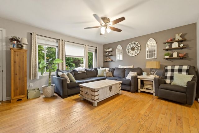 670 Newport Road, Valparaiso, IN 46385