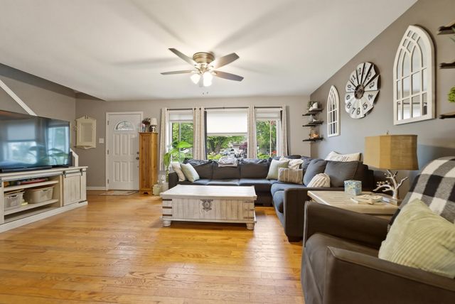670 Newport Road, Valparaiso, IN 46385
