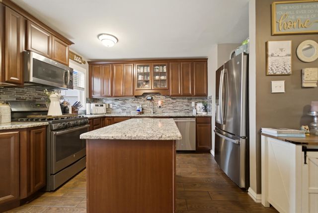 670 Newport Road, Valparaiso, IN 46385