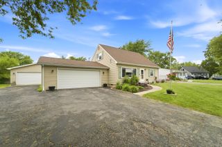 670 Newport Road, Valparaiso, IN 46385