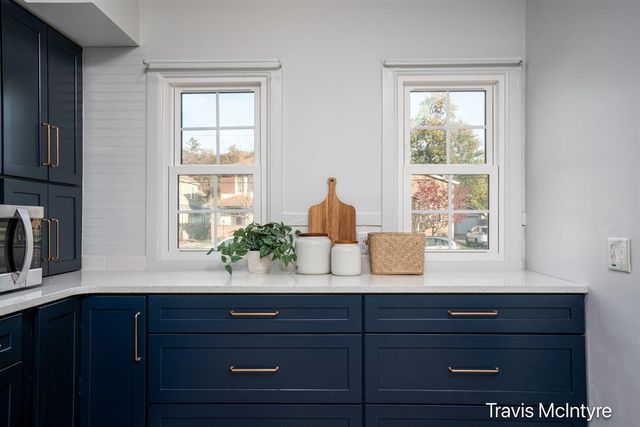 2053 Paris Avenue, Grand Rapids, MI 49505