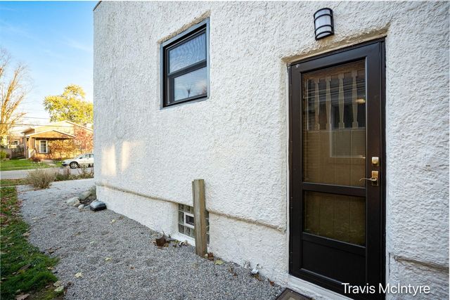 2053 Paris Avenue, Grand Rapids, MI 49505