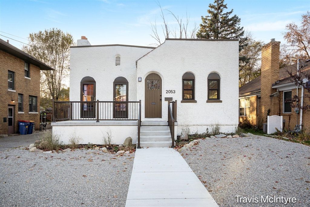 2053 Paris Avenue, Grand Rapids, MI 49505