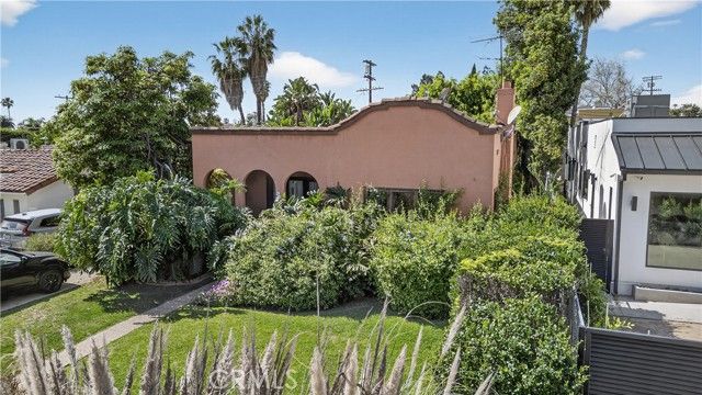 651 N La Jolla, Los Angeles, CA 90048