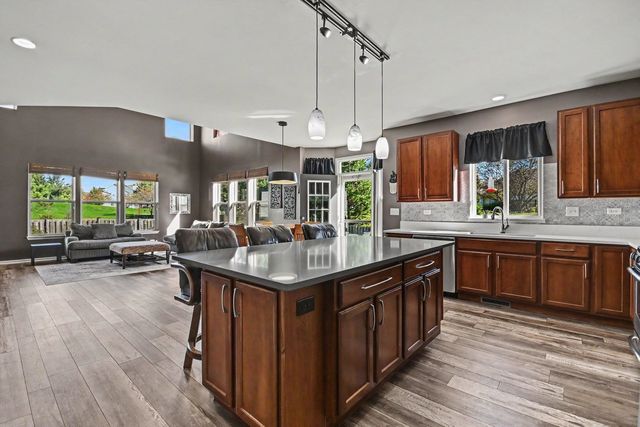 8404 Hanbury Court, Joliet, IL 60431