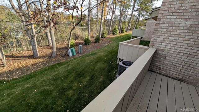 2014 Waldons Court S, West Bloomfield Charter Township, MI 48322