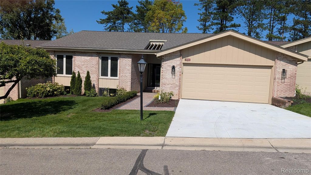 2014 Waldons Court S, West Bloomfield Charter Township, MI 48322