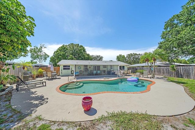 2923 LINWOOD DRIVE, Sarasota, FL 34232