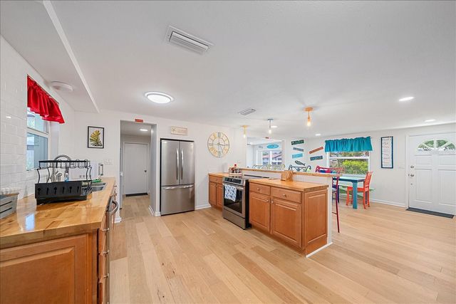 2923 LINWOOD DRIVE, Sarasota, FL 34232