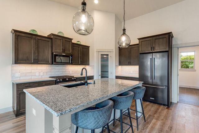 63173 Iner Loop, Bend, OR 97701