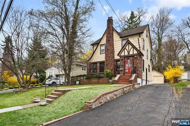243 Jefferson Avenue, Cresskill, NJ 07626
