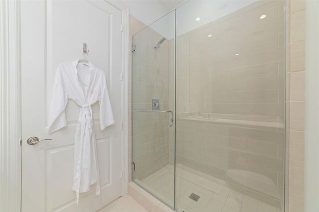 2221 Welch Street 201, Houston, TX 77019