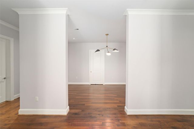 2221 Welch Street 201, Houston, TX 77019