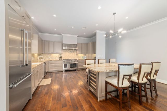 2221 Welch Street 201, Houston, TX 77019