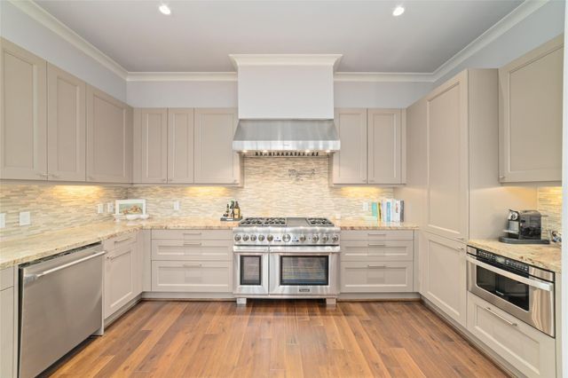 2221 Welch Street 201, Houston, TX 77019