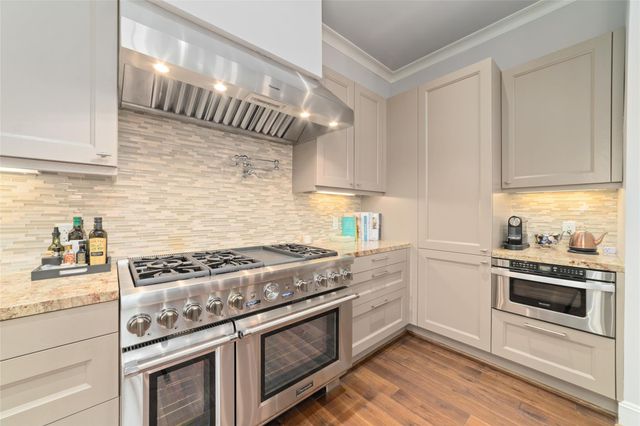 2221 Welch Street 201, Houston, TX 77019