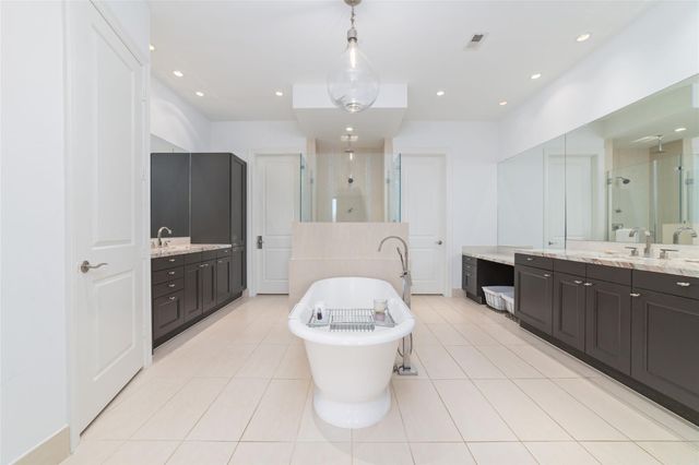 2221 Welch Street 201, Houston, TX 77019