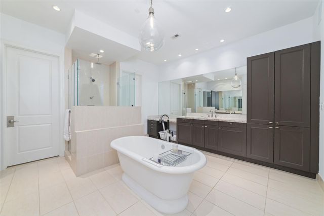 2221 Welch Street 201, Houston, TX 77019