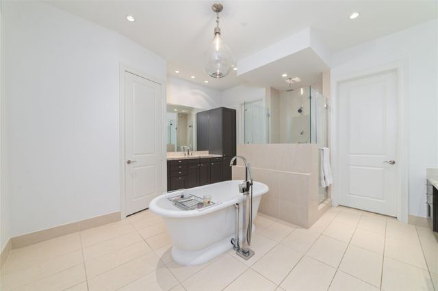 2221 Welch Street 201, Houston, TX 77019