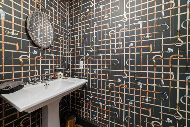 2221 Welch Street 201, Houston, TX 77019