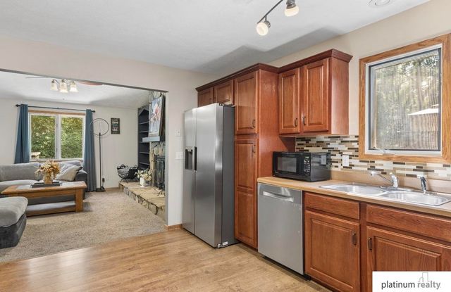 3727 Lawnwood Drive, Bellevue, NE 68123