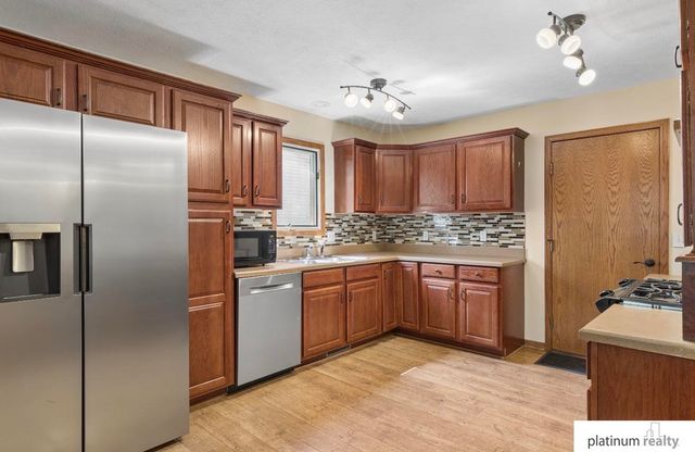 3727 Lawnwood Drive, Bellevue, NE 68123