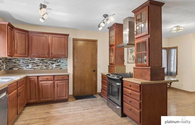 3727 Lawnwood Drive, Bellevue, NE 68123