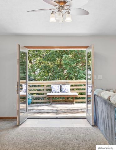 3727 Lawnwood Drive, Bellevue, NE 68123