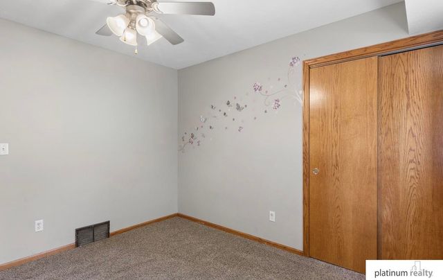 3727 Lawnwood Drive, Bellevue, NE 68123