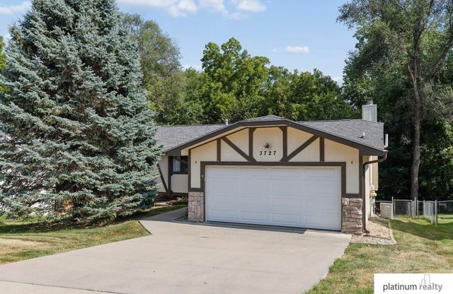 3727 Lawnwood Drive, Bellevue, NE 68123