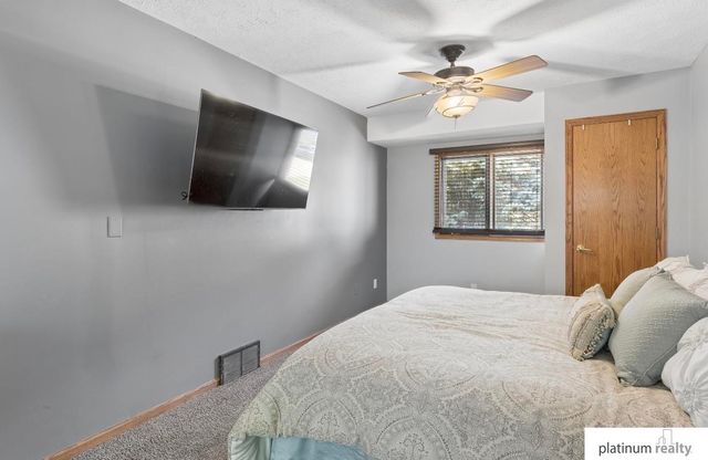 3727 Lawnwood Drive, Bellevue, NE 68123