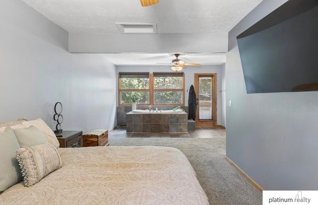 3727 Lawnwood Drive, Bellevue, NE 68123