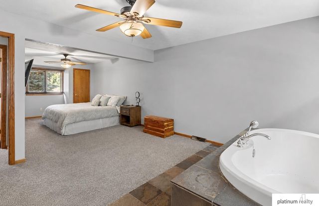 3727 Lawnwood Drive, Bellevue, NE 68123