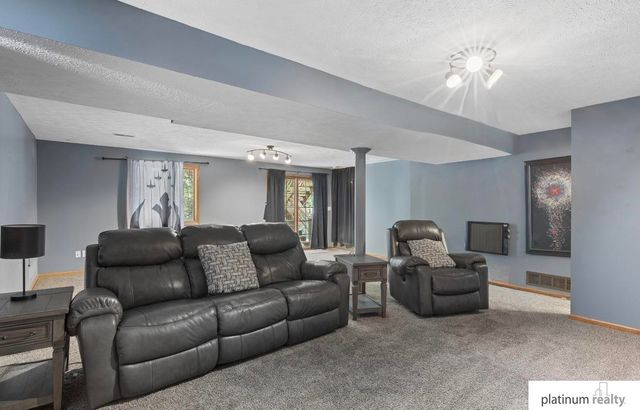 3727 Lawnwood Drive, Bellevue, NE 68123
