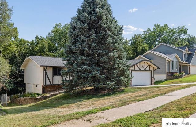 3727 Lawnwood Drive, Bellevue, NE 68123