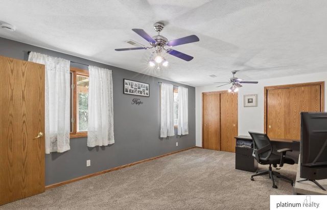 3727 Lawnwood Drive, Bellevue, NE 68123