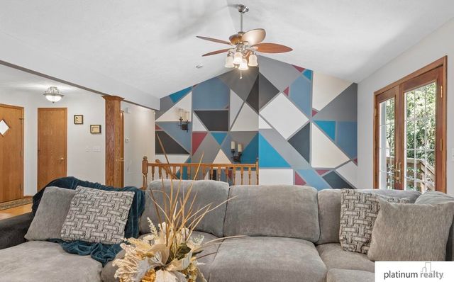 3727 Lawnwood Drive, Bellevue, NE 68123