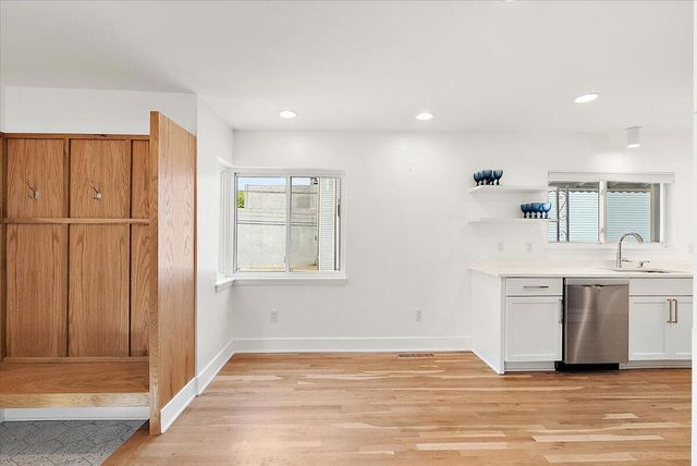39 W Elza Avenue, Hazel Park, MI 48030