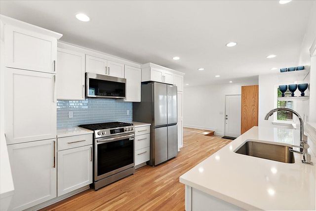 39 W Elza Avenue, Hazel Park, MI 48030