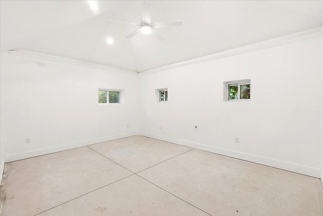 39 W Elza Avenue, Hazel Park, MI 48030