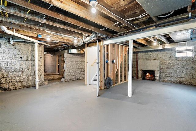39 W Elza Avenue, Hazel Park, MI 48030