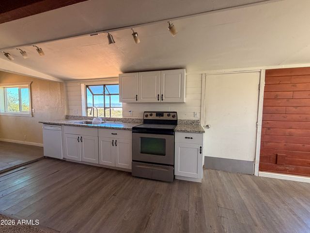 9275 E CHESTNUT HILL Avenue, Dewey, AZ 86327