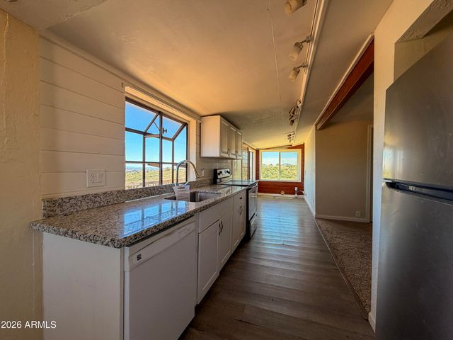 9275 E CHESTNUT HILL Avenue, Dewey, AZ 86327