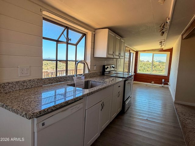 9275 E CHESTNUT HILL Avenue, Dewey, AZ 86327